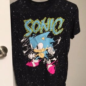 Sonic The Hedgehog graphic tee.